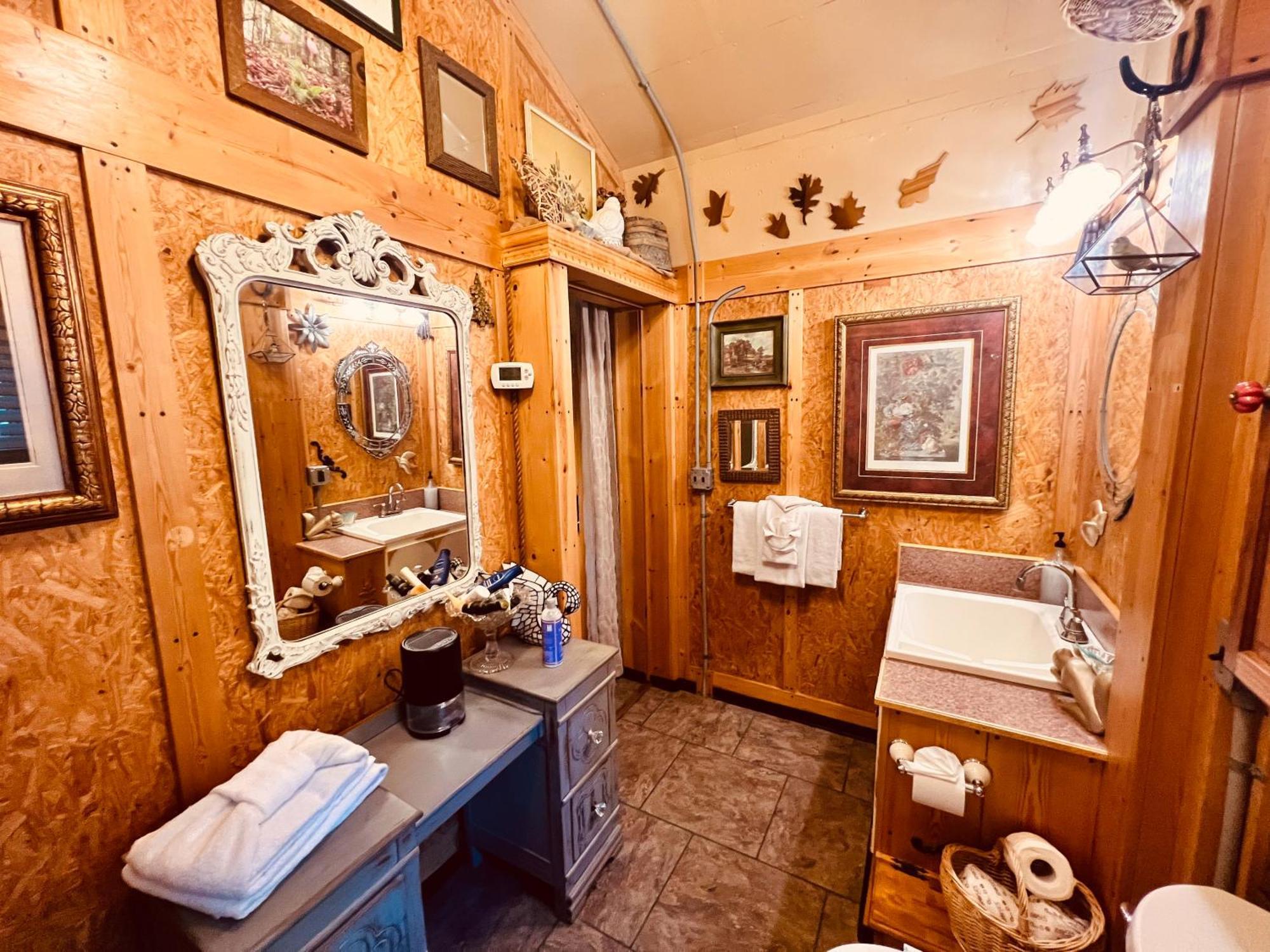 Tiny House, Wifi,Hot Tub,Secluded Villa Cosby Buitenkant foto